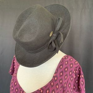 Papillon Black Wool Hat CA